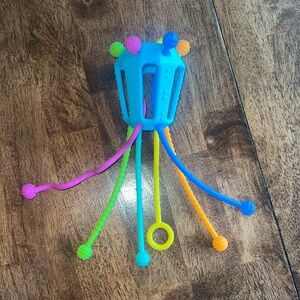Mobi Zippee infant pull toy